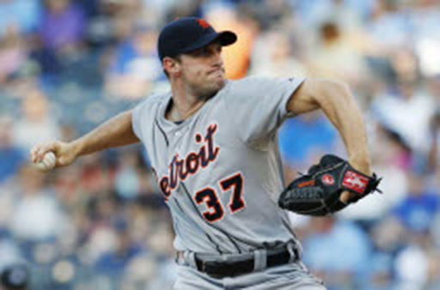 Tigers starting pitcher Max Scherzer won his ninth decision in a row, beating Kansas City 3-2 on Tuesday.