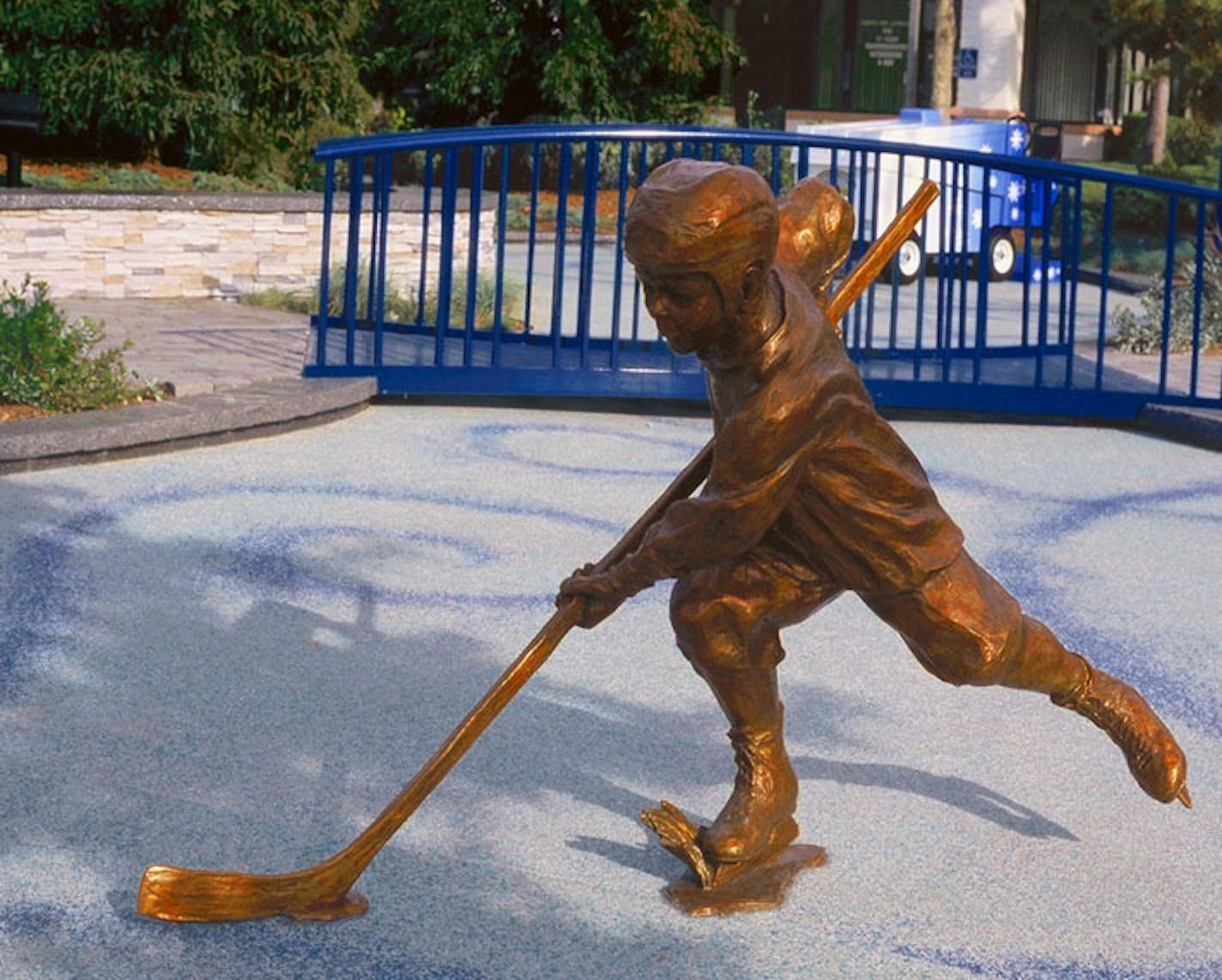 Caption: This is the first &#x201a;&#xc4;&#xfa;Going for the Goal,&#x201a;&#xc4;&#xf9; which stands outside a rink near Los Angeles. The Mankato cast was among several made afterward. Credit: Courtesy of deeclements.net