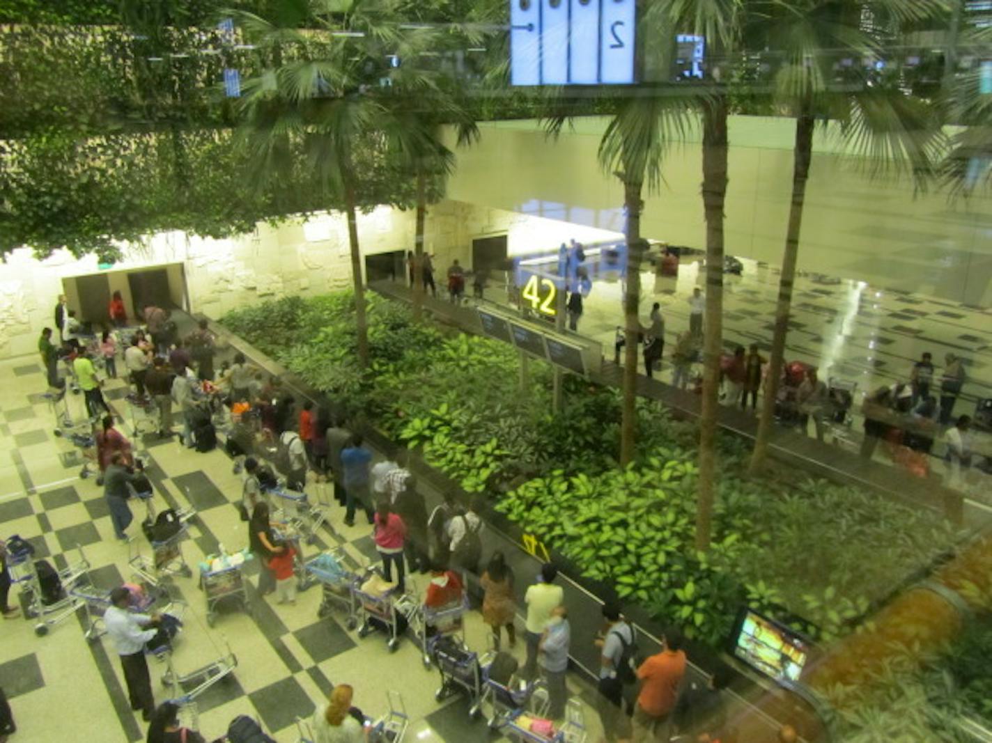 Changi International Airport Baggage Claim! Isn't it just classy?