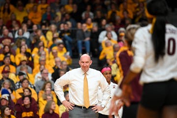 Gophers coach Hugh McCutcheon