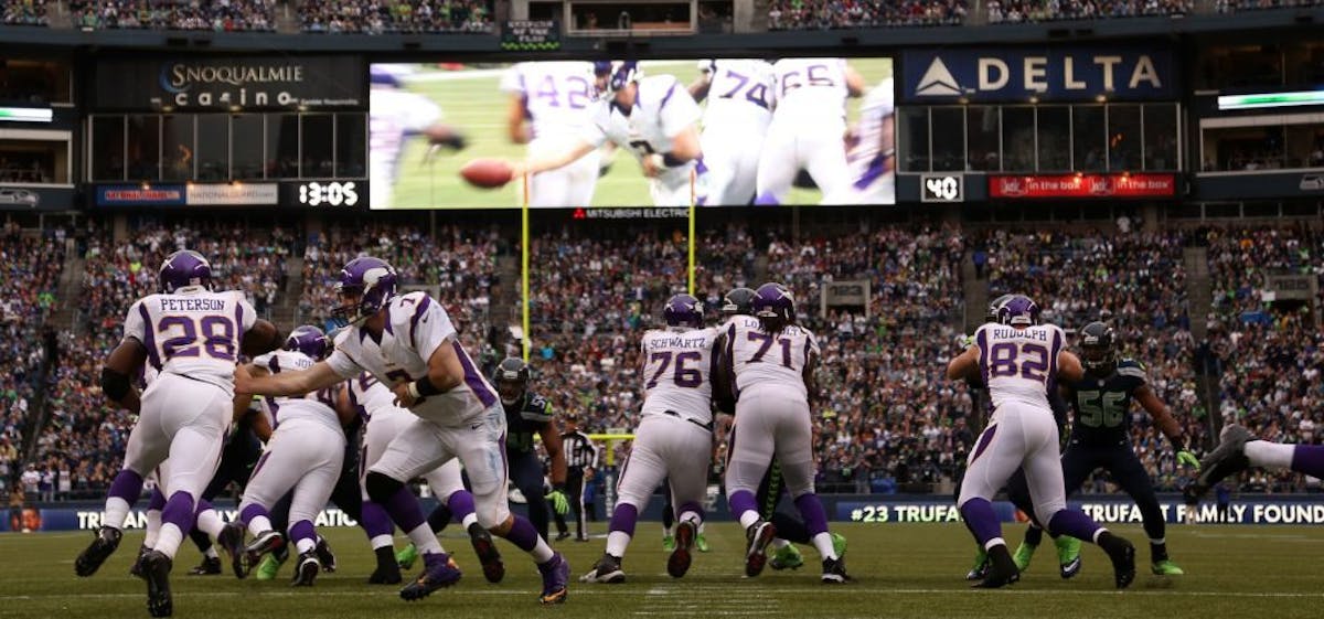 Vikings quarterback Christian Ponder handed off the ball to running back Adrian Peterson in the fourth quarter.