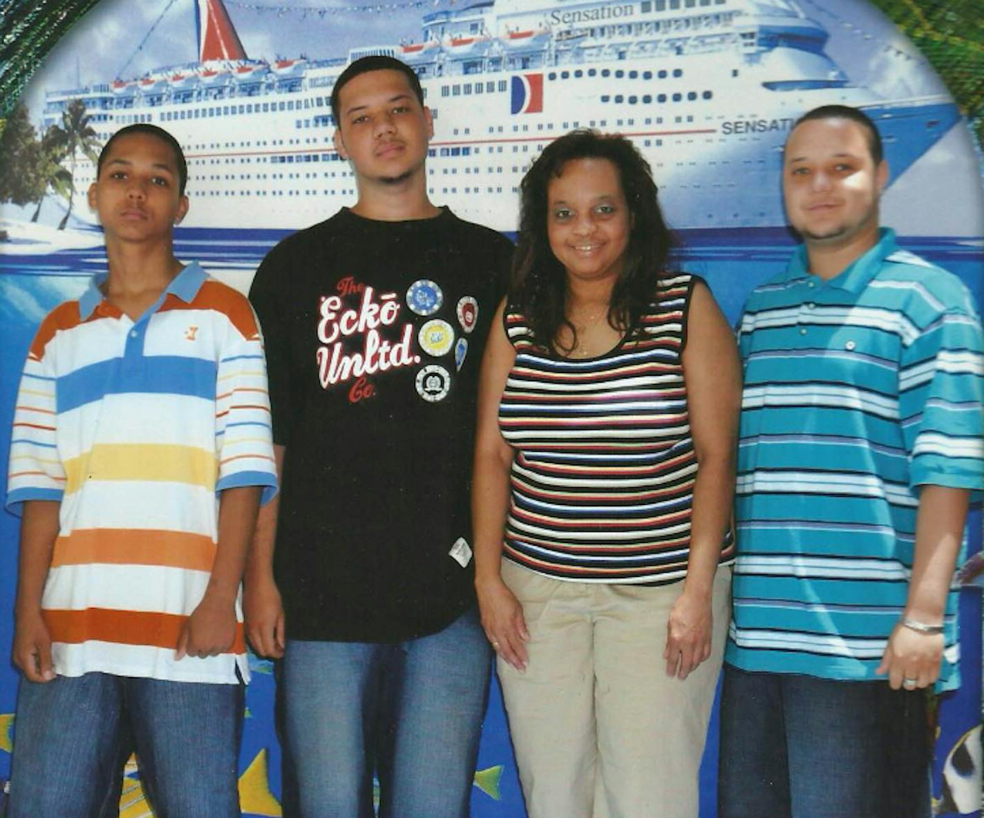 This a picture of Marcus with his brothers and mother. Blake, Marcus, Ericka and Scott Jr.