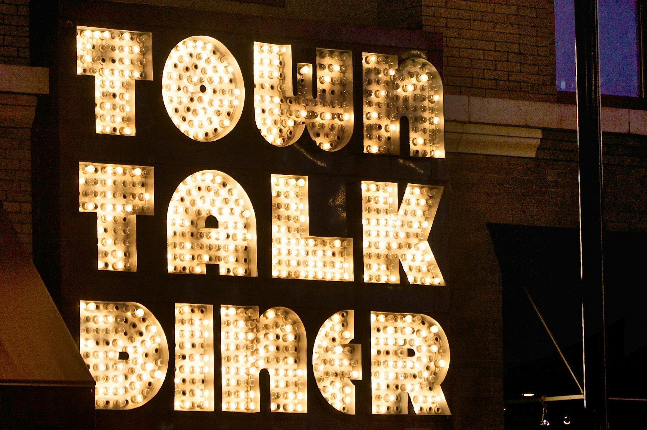 STEVE RICE Çƒ¢ srice@startribune.com Minneapolis, MN 10/28/2008] The Town Talk Diner has lost a few lights, but still attracts bar patrons and dinner guests.