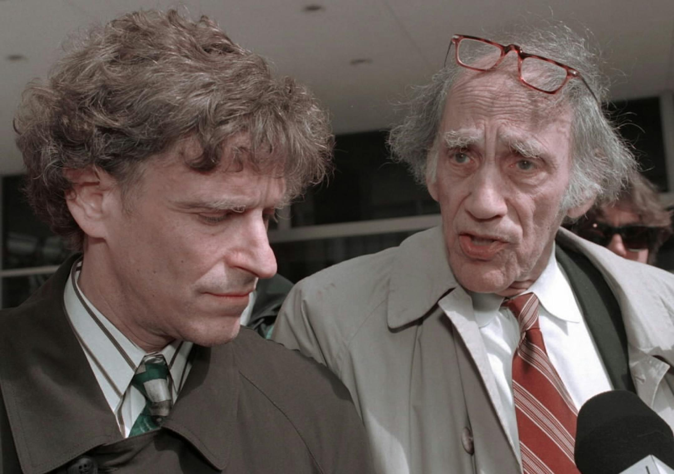 Attorneys Larry Leventhal, left, and William Kunstler talked to reporters outside of the Federal Building in St. Paul in 1995.