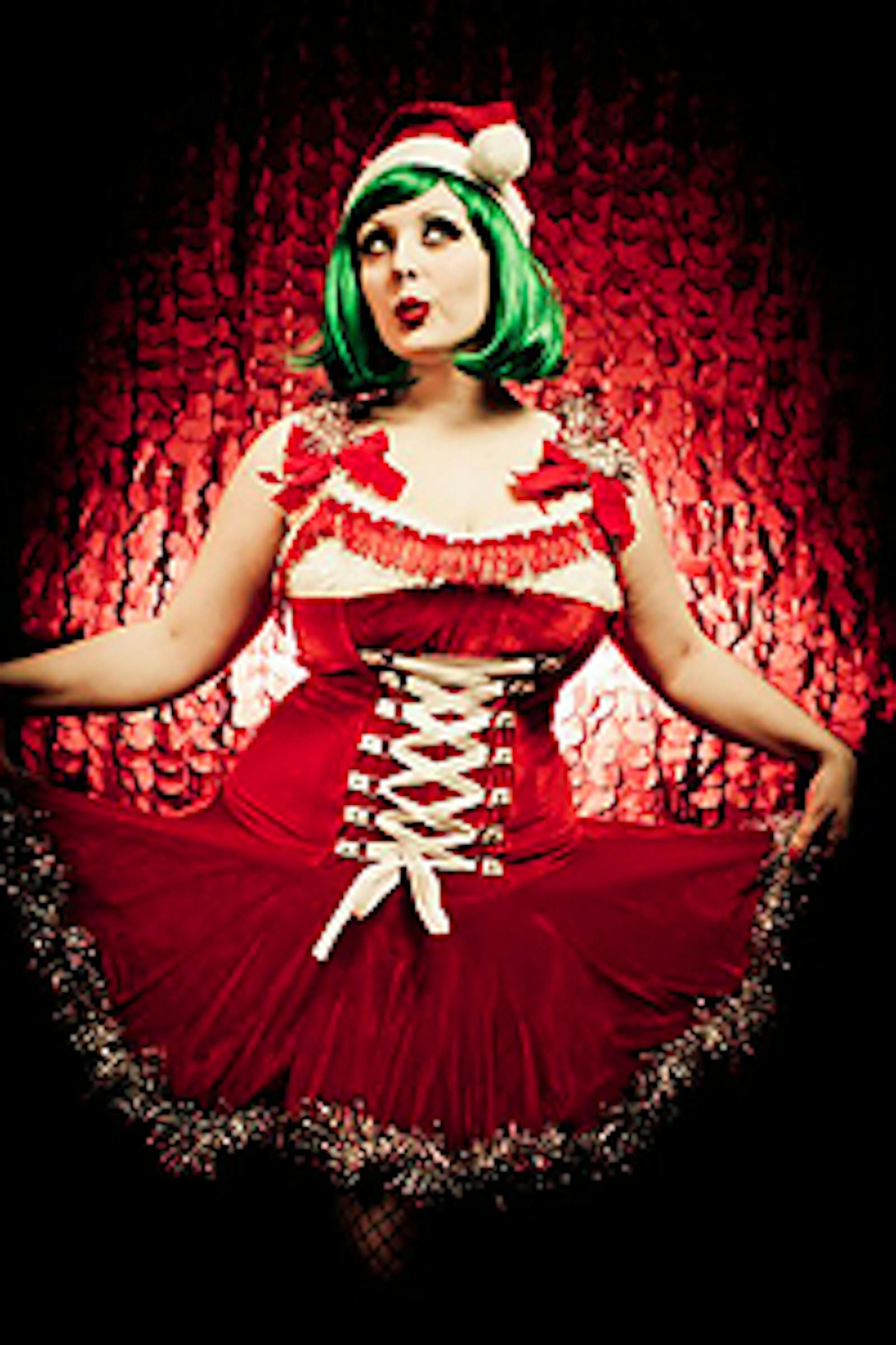 Queenie Von Curves of Le Cirque Rouge