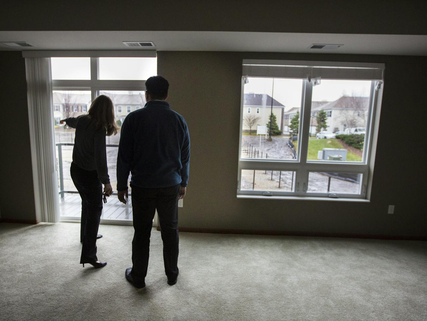 Catherine Ragozzino pointed out where the dog park will be as she showed a room to Jefferson Lin at Remington Cove on Wednesday, November 18, 2015, in Apple Valley, Minn. The landscaping has not been completed at this new 101 unit rental facility on Founders Lane. ] RENEE JONES SCHNEIDER &#x2022; reneejones@startribune.com The line from the Mall of America to Apple Valley is the first of many rapid bus lines planned across the metro and other communities are monitoring its success.