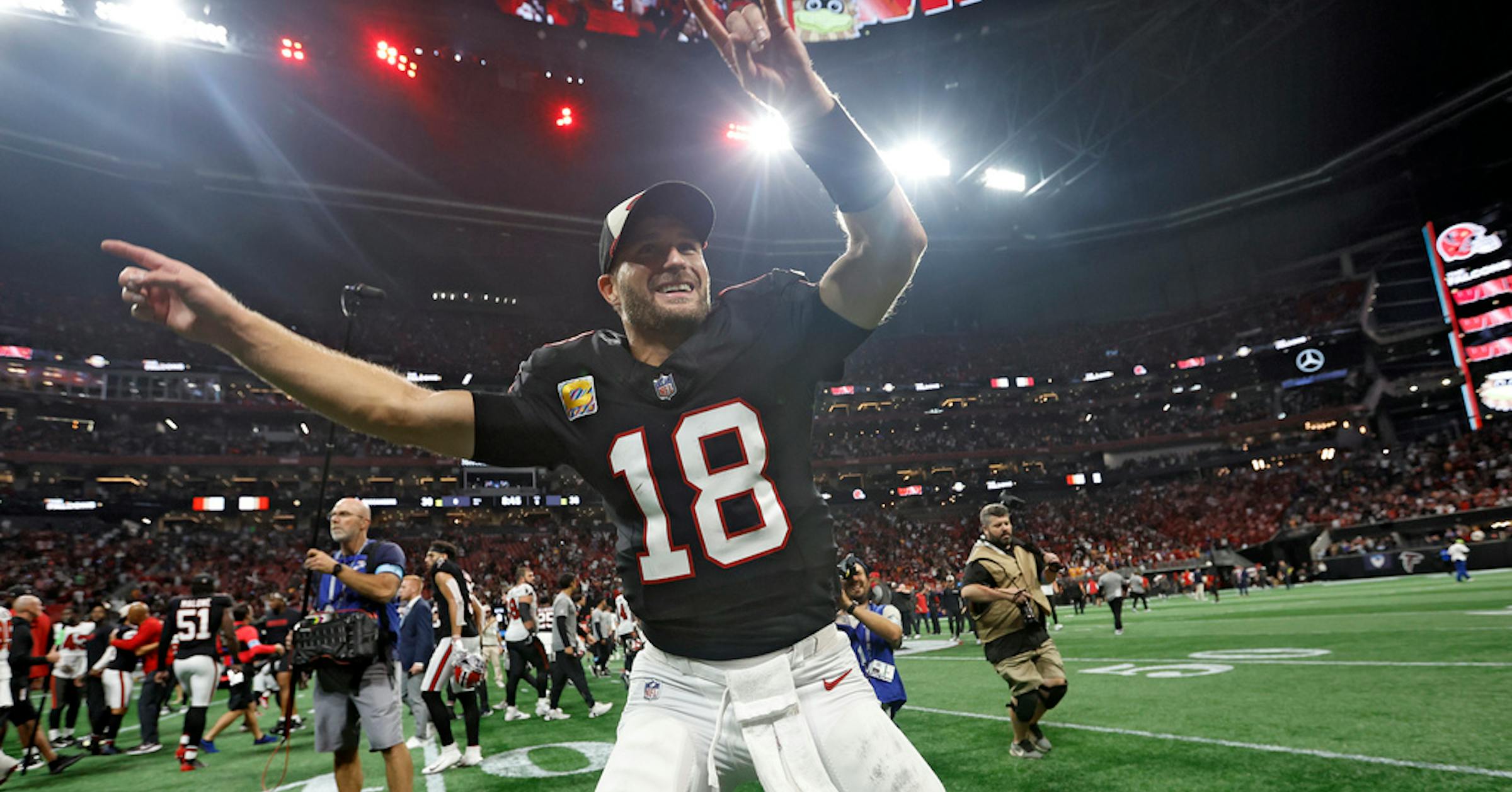 Cousins throws for 509 yards, hits Hodge in OT to give Falcons 36-20 win over Bucs Cousins throws for 509 yards, hits Hodge in OT to give Falcons 36-20 win over Bucs