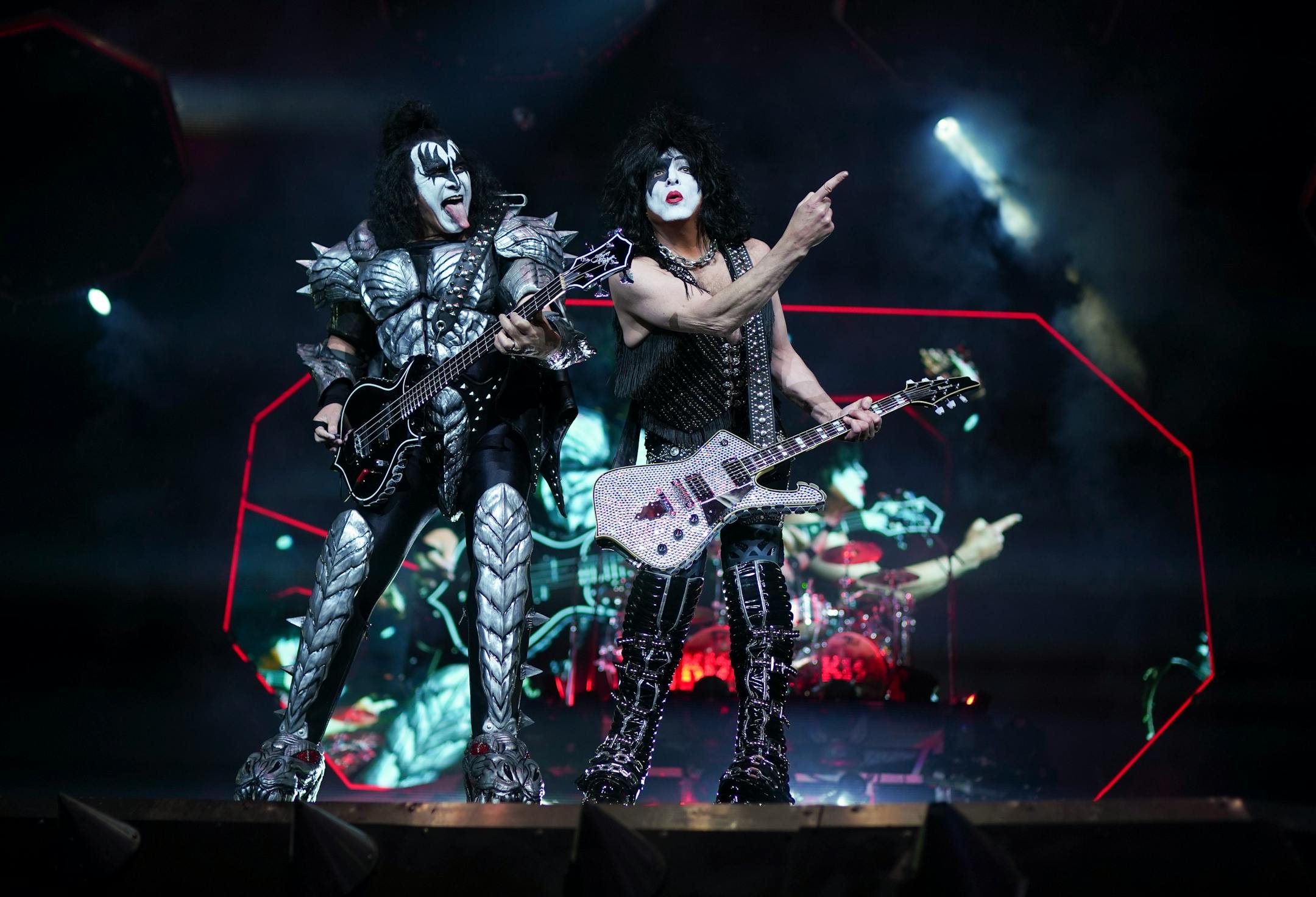 Kiss bassist Gene Simmons with guitarist Paul Stanley early in their set Monday night. ] JEFF WHEELER • Jeff.Wheeler@startribune.com