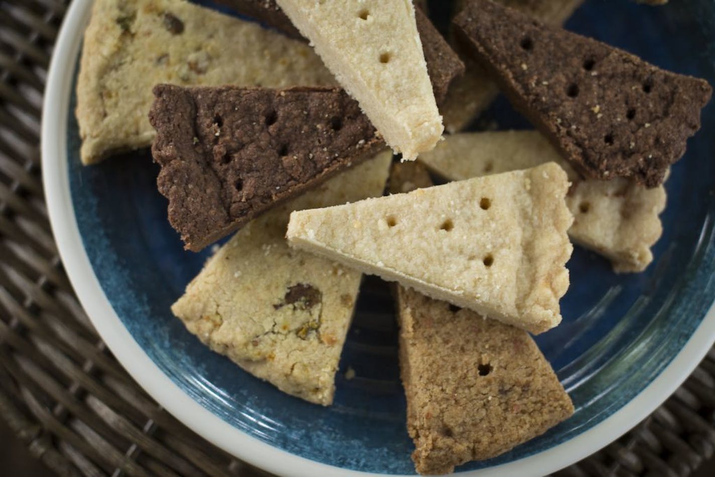 The recipe for shortbread is simplicity itself: flour, sugar and butter in the right proportions. Which means, to be honest, butter, flour and sugar.