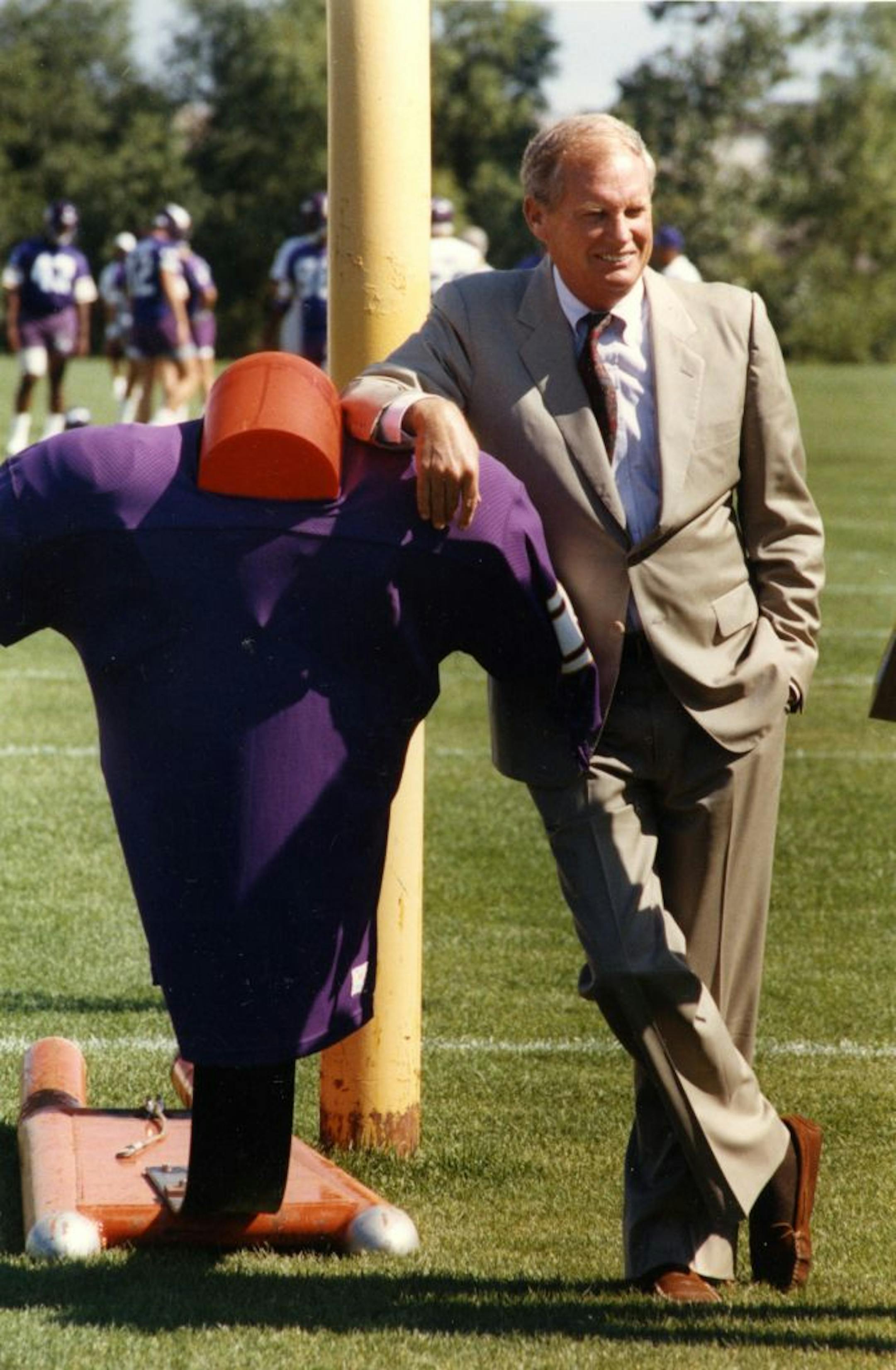 July 25, 1990 photo of Vikings general manager Mike Lynn visiting the practice field.