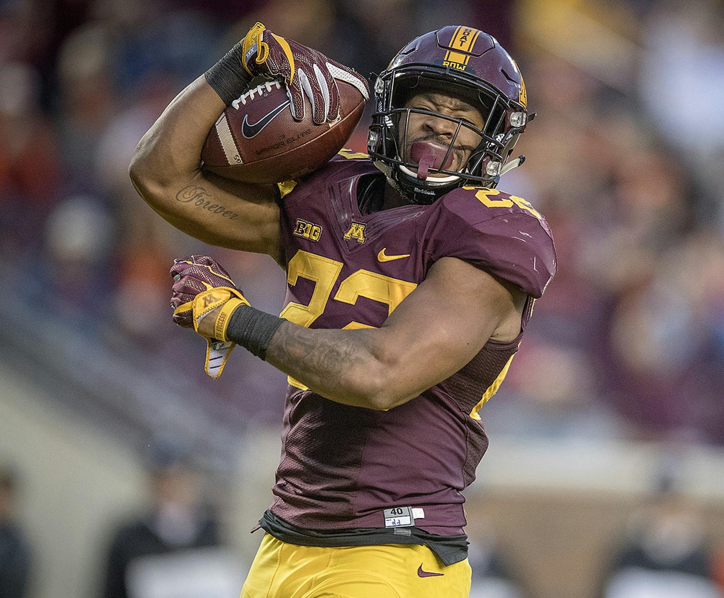 Minnesota's running back Kobe McCrary celebrated a touchdown during the fourth quarter as the Gophers took on Illinois at TCF Bank Stadium, Saturday, October 21, 2017 in Minneapolis, MN. ] ELIZABETH FLORES &#xef; liz.flores@startribune.com