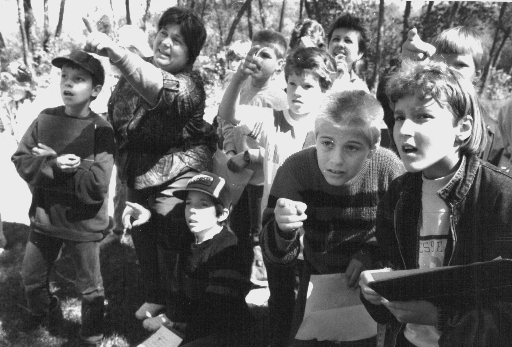 May 13, 1988: Lowry Nature Center naturalist Kathy Heidel pointed out a Bobolink to Dassel Elementary School fourth-graders.