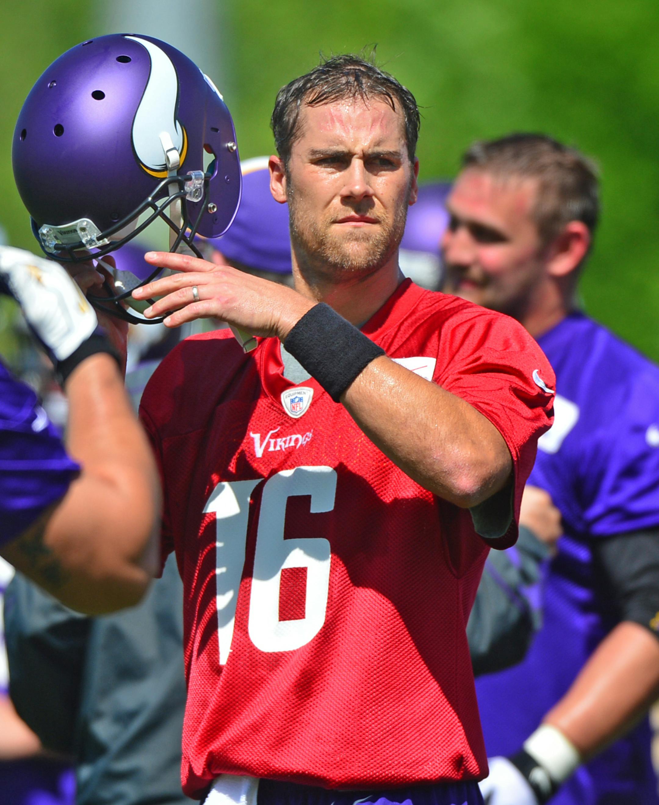 No 16 Matt Cassel] Vikings practice at Winter Park on Thursday May, 29 2014 Richard.Sennott@startribune.com Richard Sennott/Star Tribune Minneapolis Minn.Thursday 5/29/2014) ** (cq)