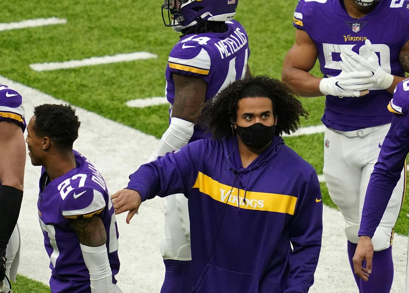 Vikings linebacker Eric Kendricks hung out on the sideline after he aggravated a calf injury during pregame warmups.