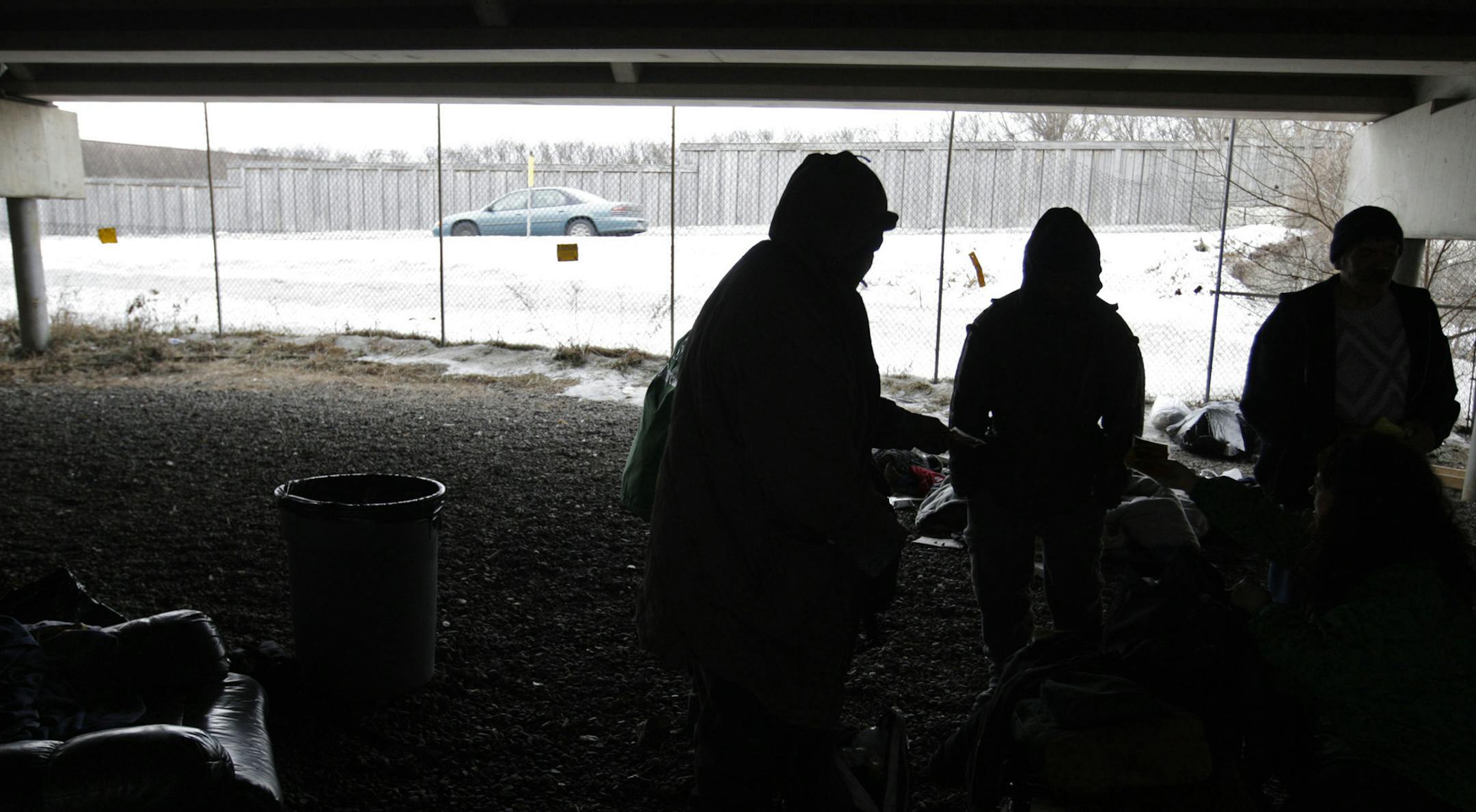 Richard Tsong-Taatarii/rtsong-taatarii@startribune.com Minneapolis, MN;1/10/08;left to right: Under the 394 overpass, most people drove by unaware of one of the largest homeless camps in the metro area. Press conference with Donald C. Winter, the Sect. of the Navy, talking about the diving operations at the bridge collapse. ORG XMIT: MIN2016102715370030