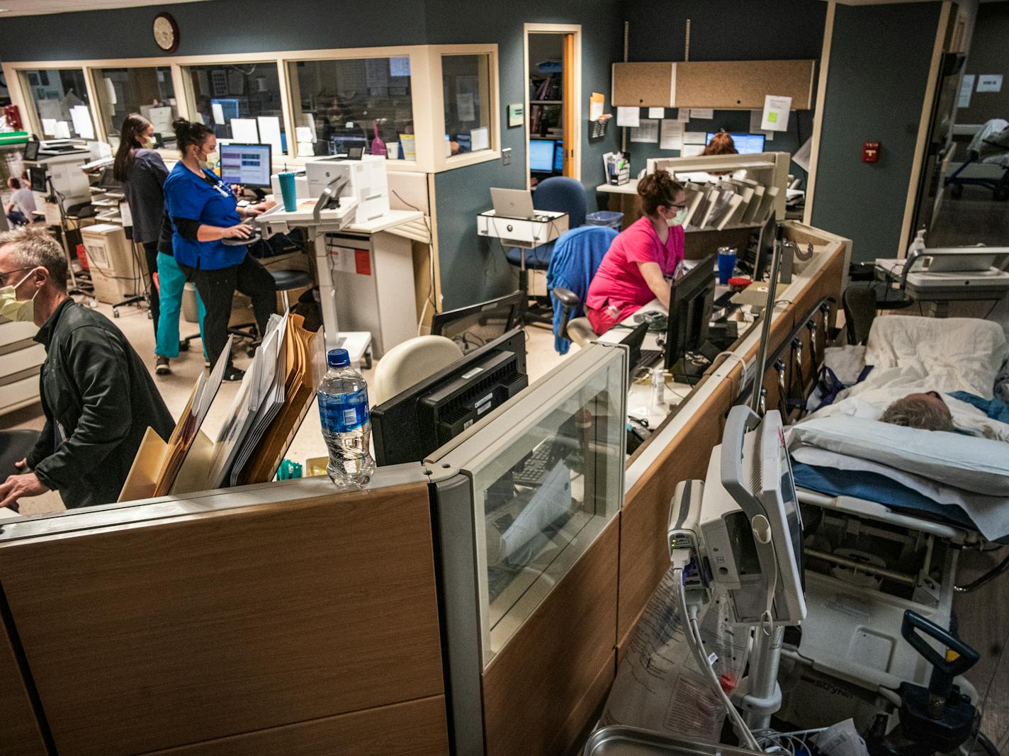 Because of the shortage of beds, patients are placed and seen in the hallways of the emergency department in Maplewood, Minn., on Thursday, Nov. 3, 2022. Health care shortages are creating backups and lack of beds at hospitals all over the metro including M Health Fairview St. John's Hospital.] RICHARD TSONG-TAATARII • richard.tsong-taatarii @startribune.com