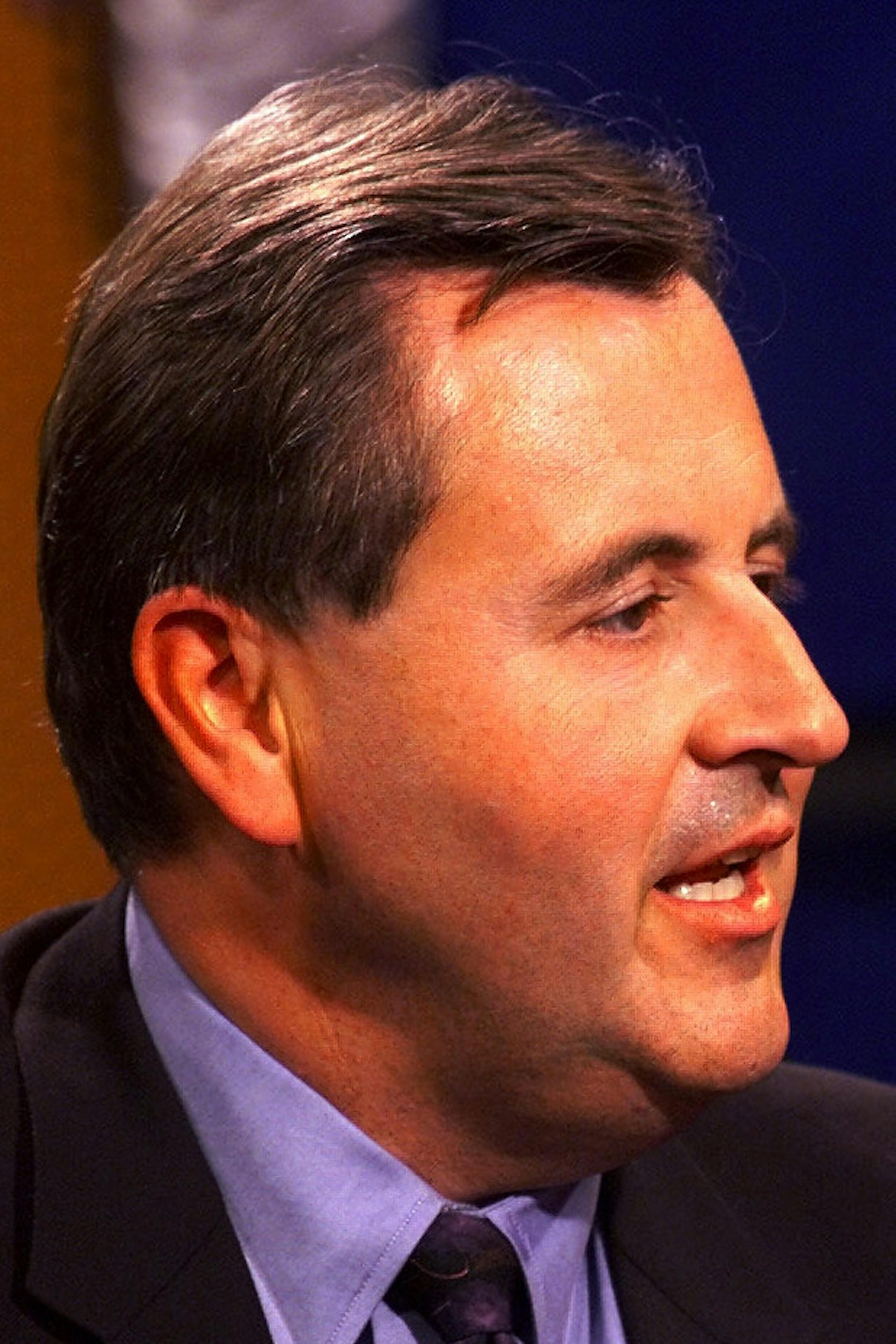 St. Paul, MN 8/15/01 - Minneapolis mayoral candidate Mark Stenglein makes a point during a debate between the four leading candidates at Twin Cities Public Television, co-sponsored by the Star Tribune. ORG XMIT: MIN2013062618261961