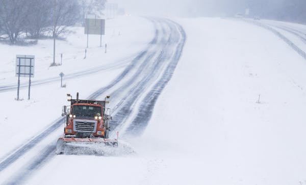 A MnDOT snow plow clears snow on northbound Hwy. 52 at the Marion Road Southeast exit Saturday, Dec. 1, 2018, south of Rochester, Minn. (Andrew Link/T