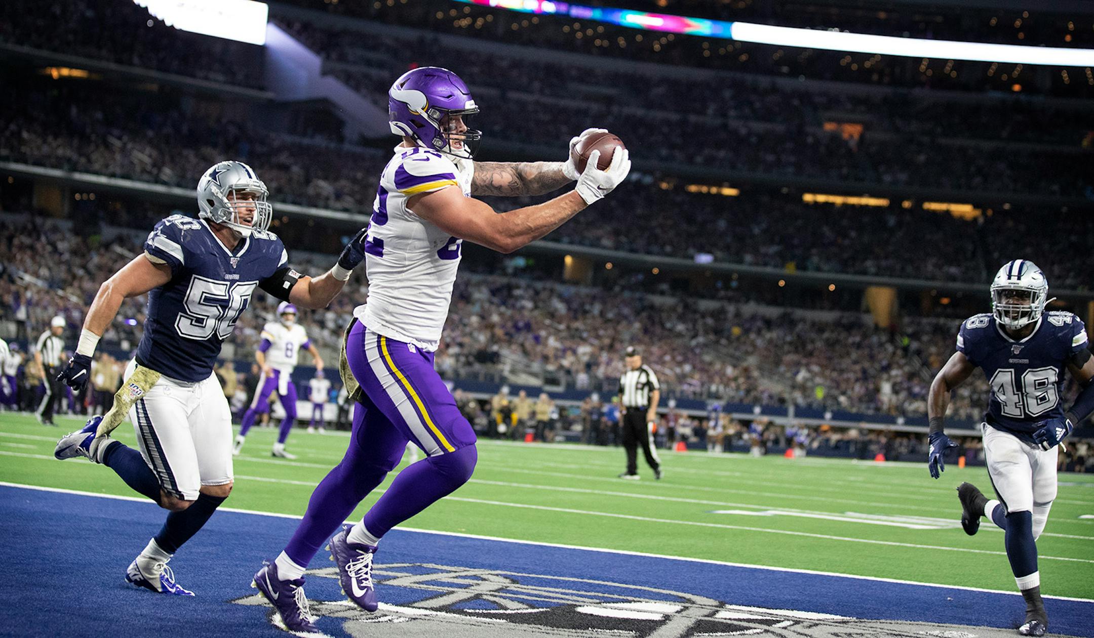 Minnesota Vikings tight end Kyle Rudolph (82) caught his 2nd touchdown of the first quarter over Dallas Cowboys outside linebacker Sean Lee (50) AT&T Stadium.