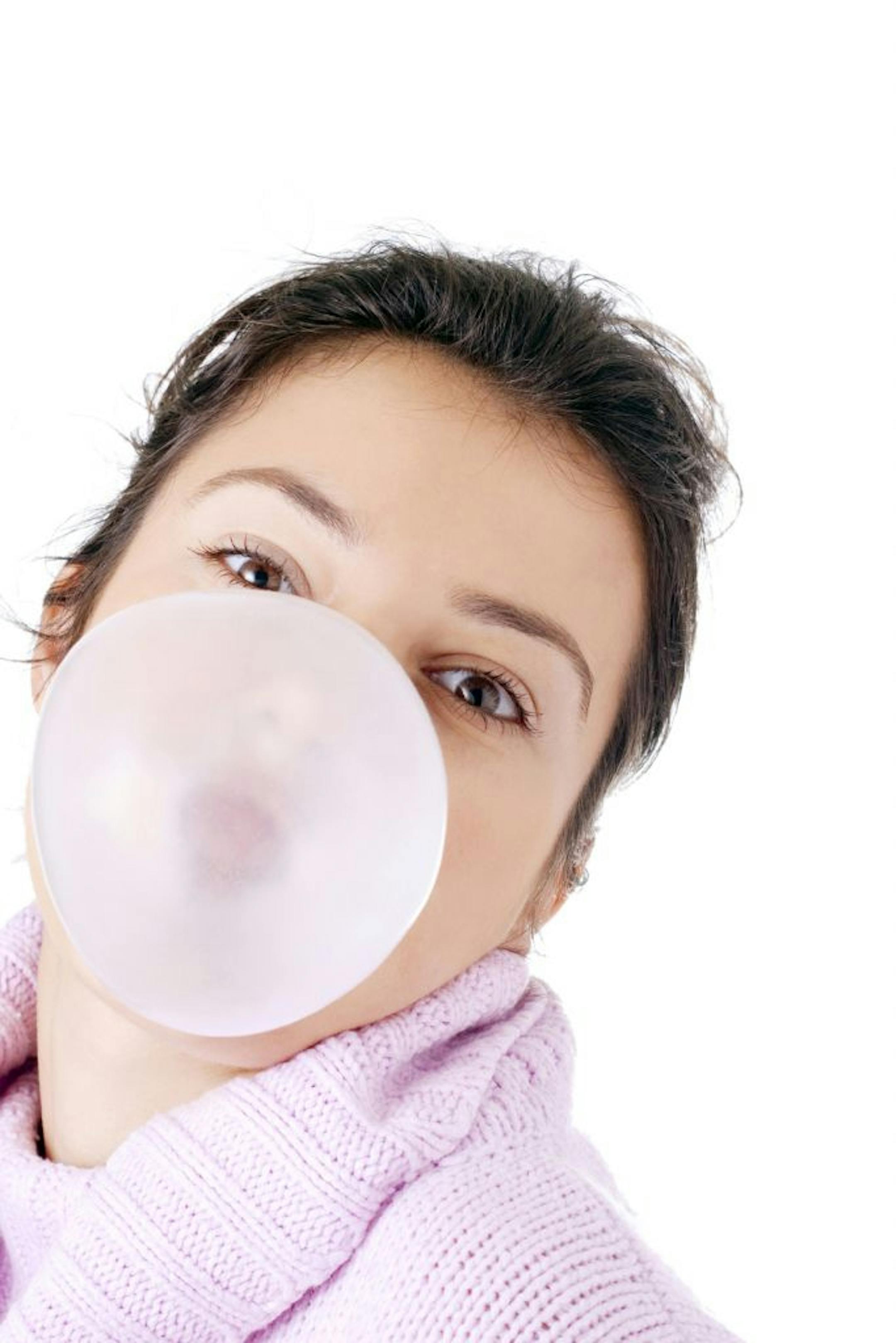 Chewing gum can contribute to memory loss?