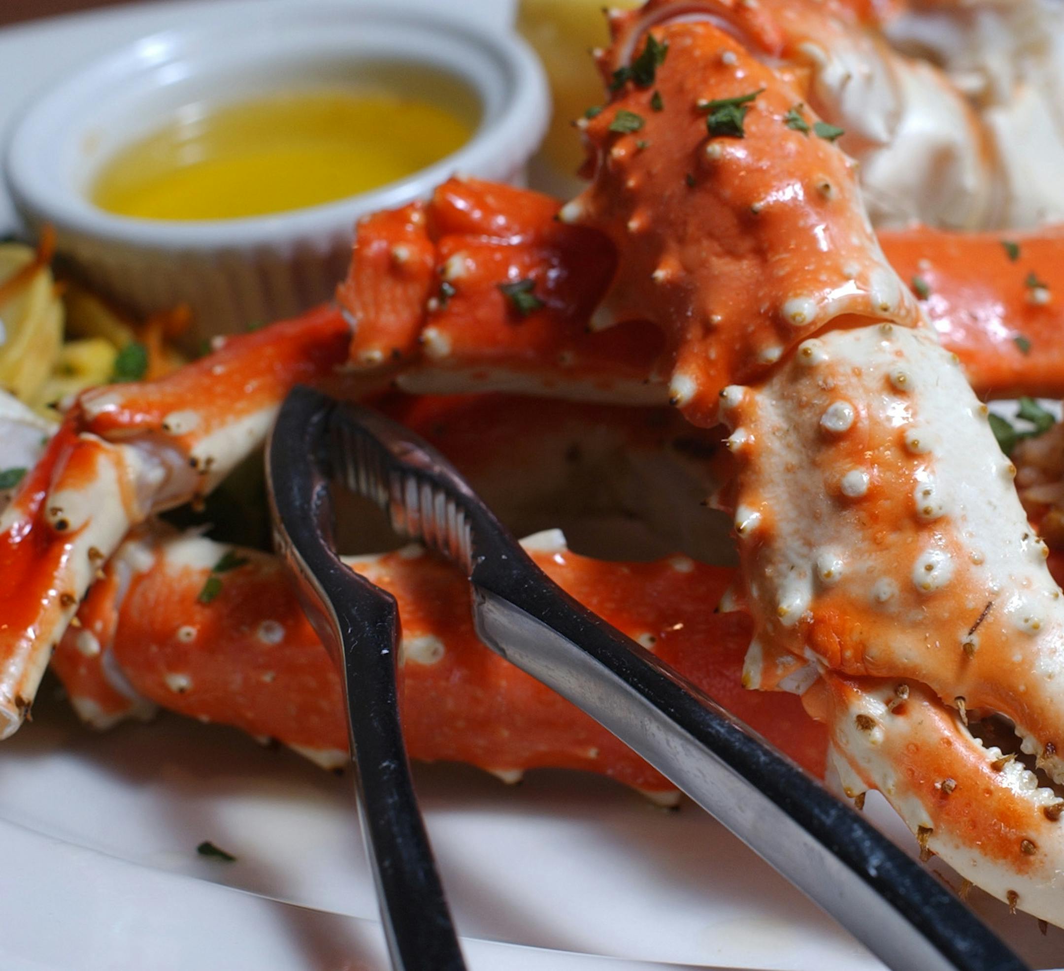 Golden Valley,MN;12/27/02:Left to right:At the Billfish Grill, seafood classics include the steamed Alaskan king crab legs with lemon and drawn butter, served with seared julienne vegetables and sweet and spicy pecan rice pilaf.
GENERAL INFORMATION: Billfish Grill
