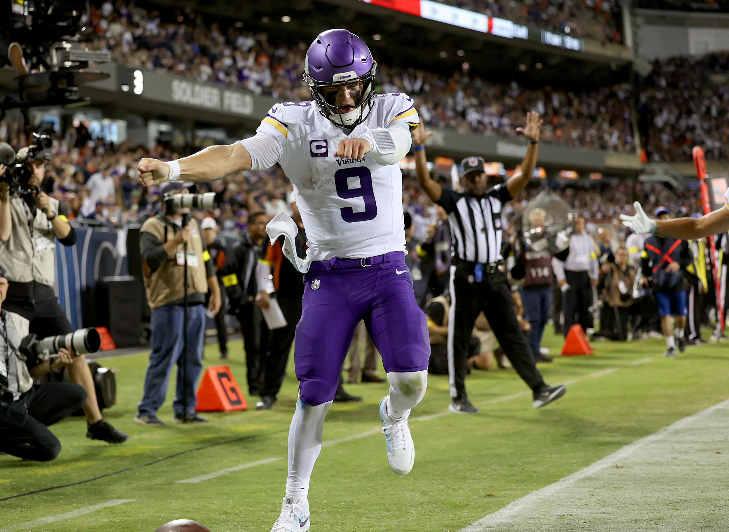 Minnesota Vikings beat Chicago Bears 27-24
