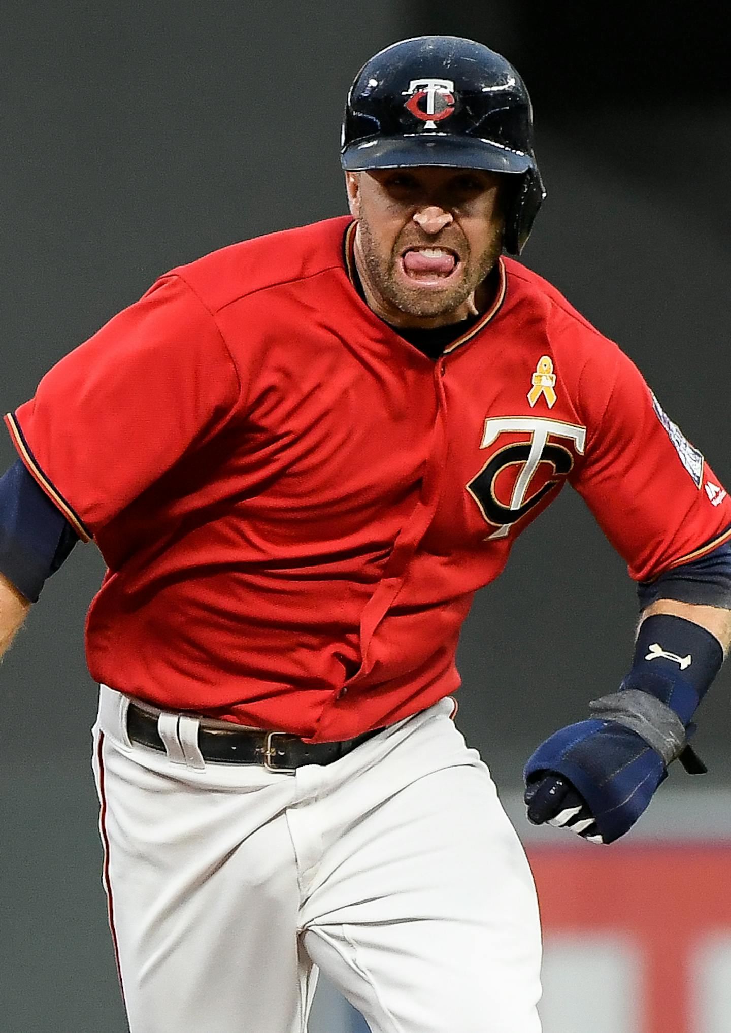 After tagging back to second base following a fly out by Twins first baseman Joe Mauer, second baseman Brian Dozier sprinted to third base in the bottom of the first inning. ] AARON LAVINSKY &#xef; aaron.lavinsky@startribune.com The Minnesota Twins played the Kansas City Royals on Friday, Sept. 1, 2017 at Target Field in Minneapolis, Minn.