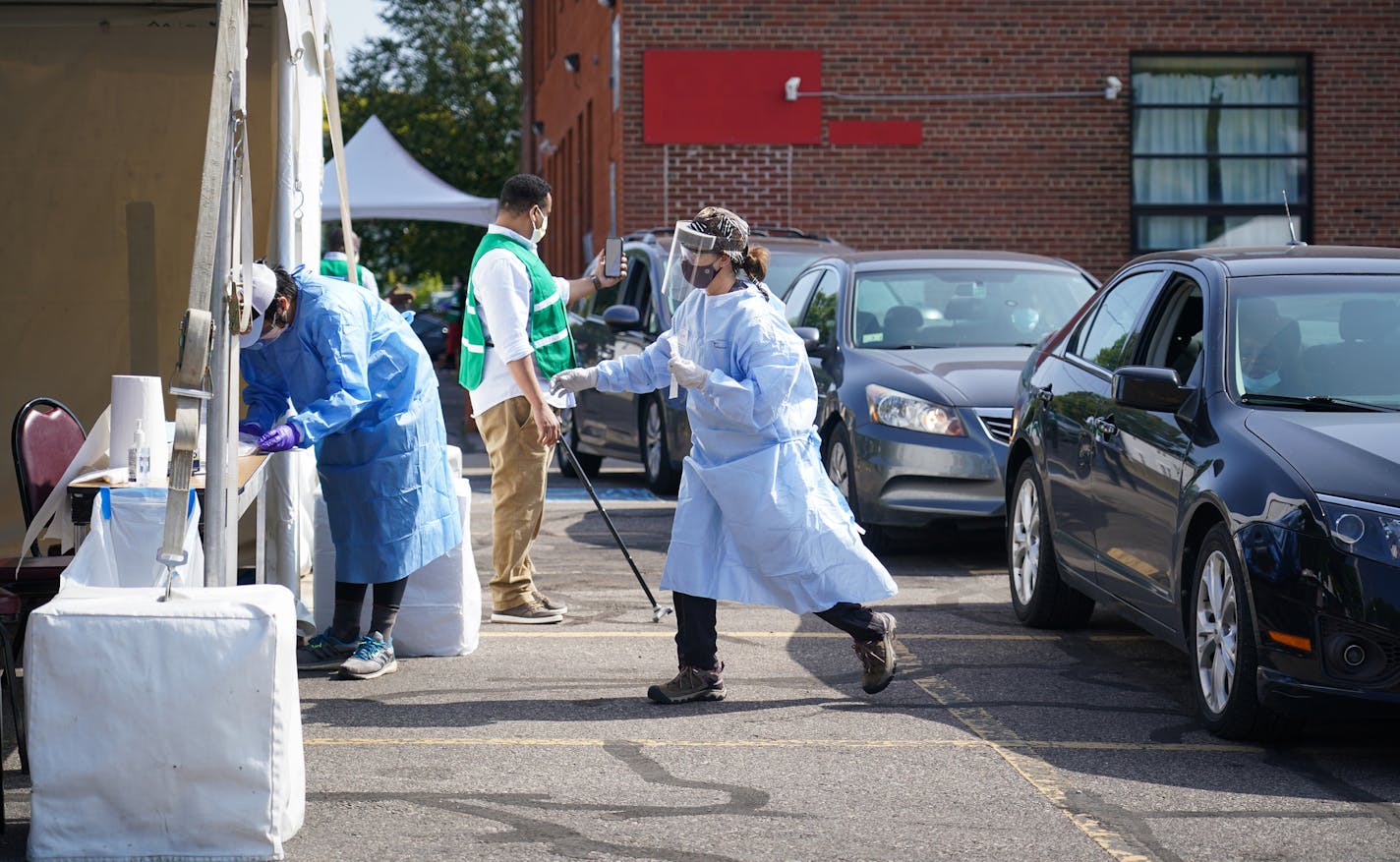 Several entities partnered with the Minneapolis Health Department to host a free walk-up/drive through COVID-19 testing event at the Abubakar As-Saddique Islamic Center. Testing will be available at the same location next Saturday, Sept. 26, from noon until 5:00pm. Lynn Eidahl (center) with Hennepin Health administered tests at the event. ] Shari L. Gross ¥ shari.gross@startribune.com Beautywell along with the City of Minneapolis and other organizations sponsored free COVID-19 testing on Saturda