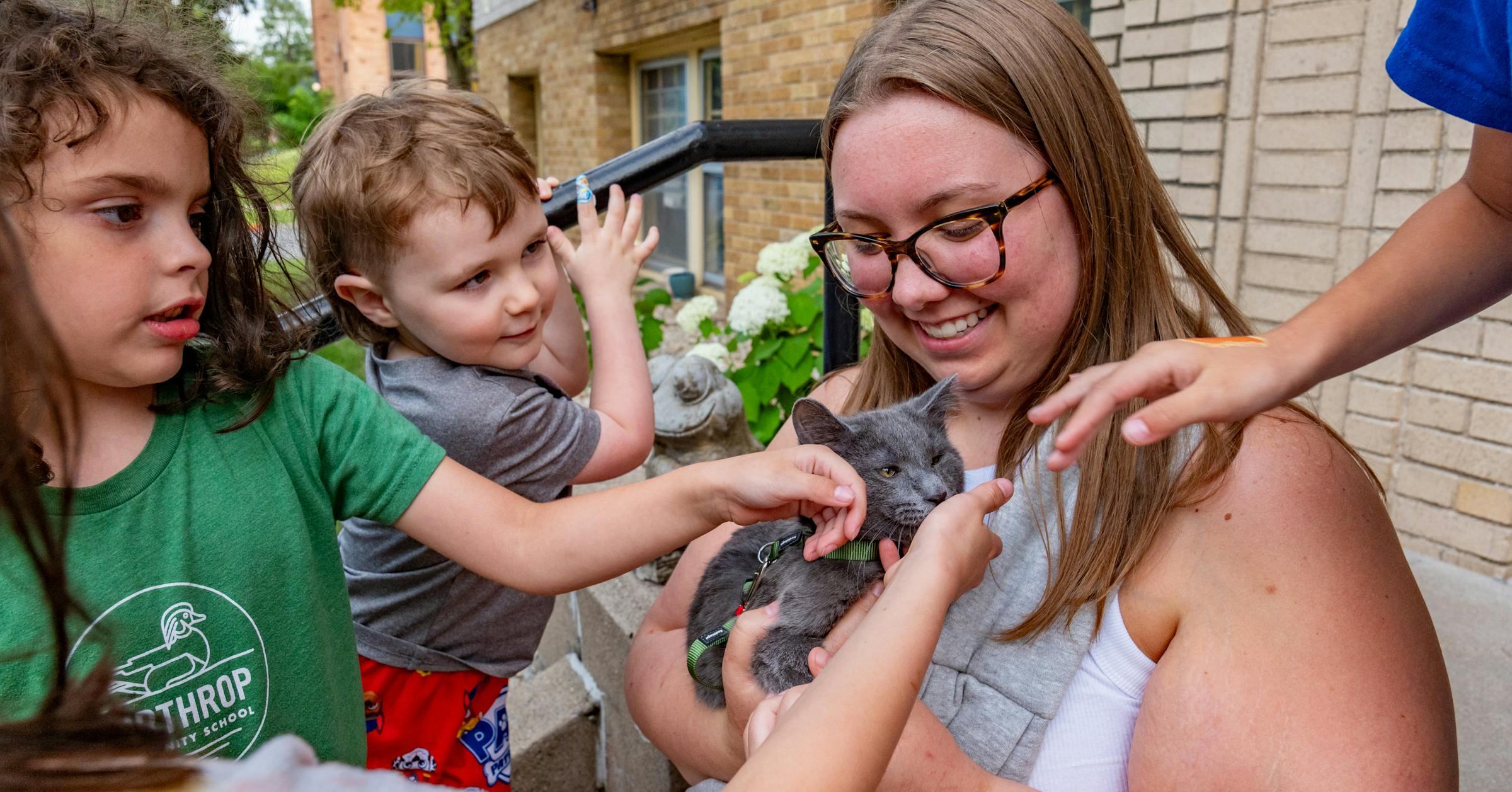 Isn’t it purrfect? More than 1,000 feline-loving people attend Minneapolis cat tour