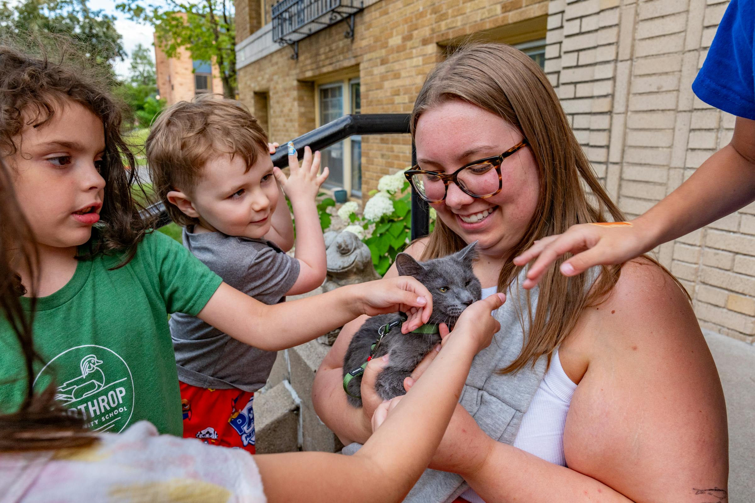 Isn’t it purrfect? More than 1,000 feline-loving people attend Minneapolis cat tour