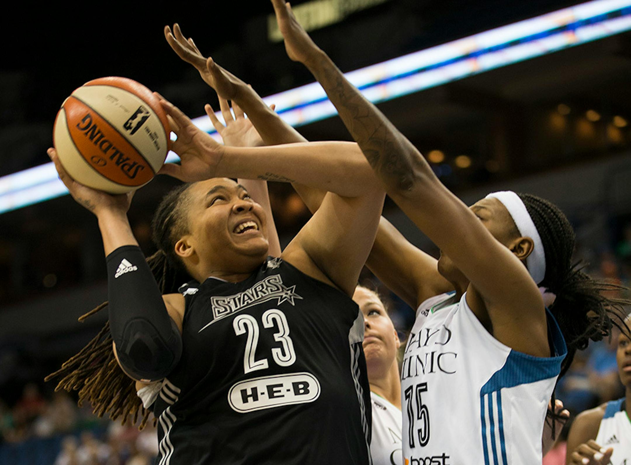 San Antonio's Danielle Adams went for a shot against Lynx Asjha Jones in the first half.