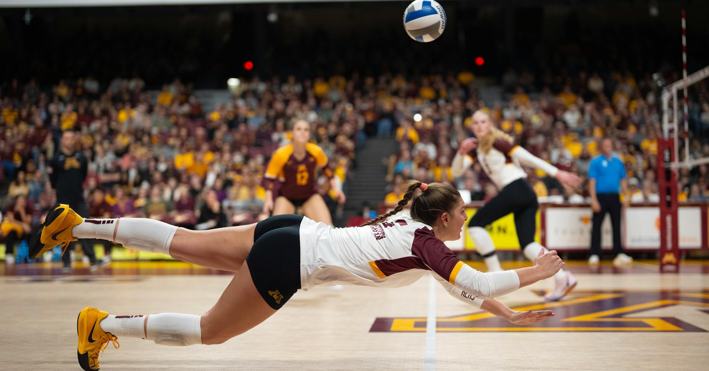 Wisconsin tops Minnesota in volleyball showdown Wisconsin tops Minnesota in volleyball showdown