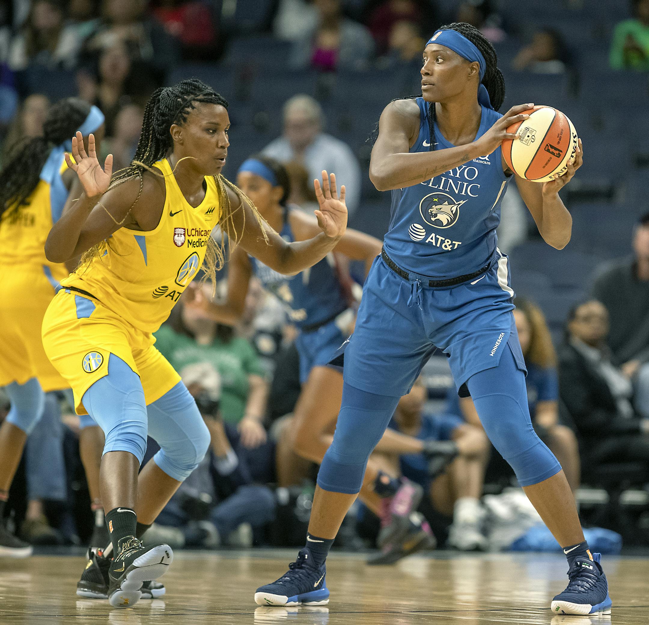 Minnesota Lynx Sylvia Fowles took control of the ball during the first quarter as the Lynx took on Chicago for their season opener at the Target Center, Saturday, May 25, 2019 in Minneapolis, MN. ] ELIZABETH FLORES • liz.flores@startribune.com
