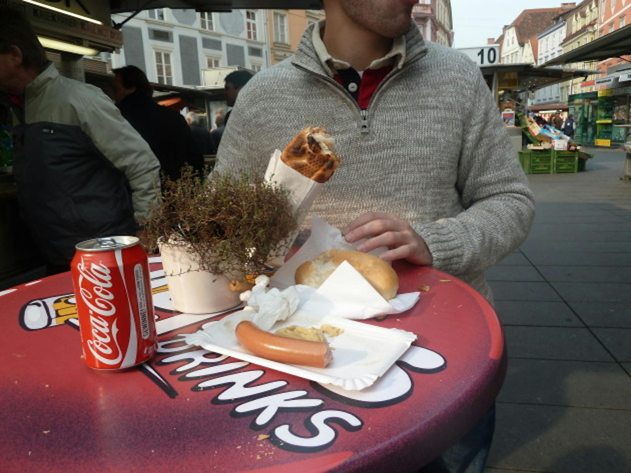 Delicious frankfurters from the street cart.