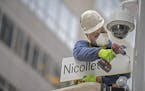Jason Gehrke, cq, of Albrecht Signs, installed new signs at 8th and Nicollet along the Nicollet Mall, Friday, October 13, 2017 in Minneapolis, MN. ] E