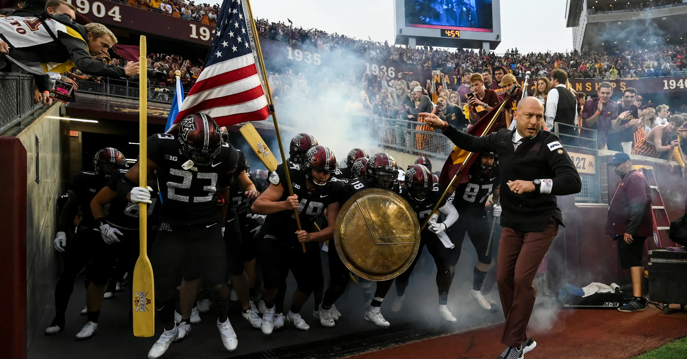 Autman Chris Autman-Bell warms up but doesn't play in Gophers opener against ...