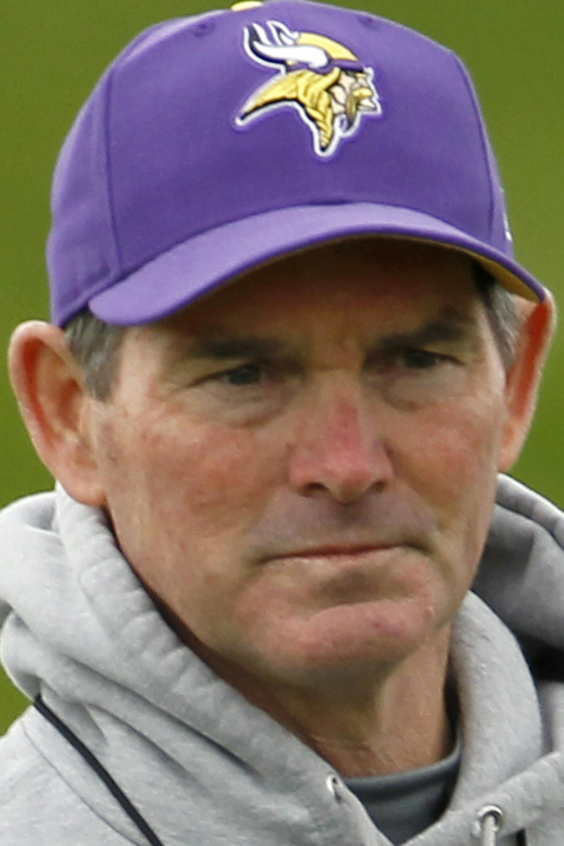 Minnesota Vikings head coach Mike Zimmer watches as players stretch during Vikings minicamp in Eden Prairie, Minn., Friday, May 16, 2014. New Vikings coach Mike Zimmer set to work getting young players like quarterback Teddy Bridgewater, linebacker Anthony Barr and defensive backs Antone Exum and Kendall James up to speed on what will be expected of them in the NFL. (AP Photo/Ann Heisenfelt) ORG XMIT: OTKAH104