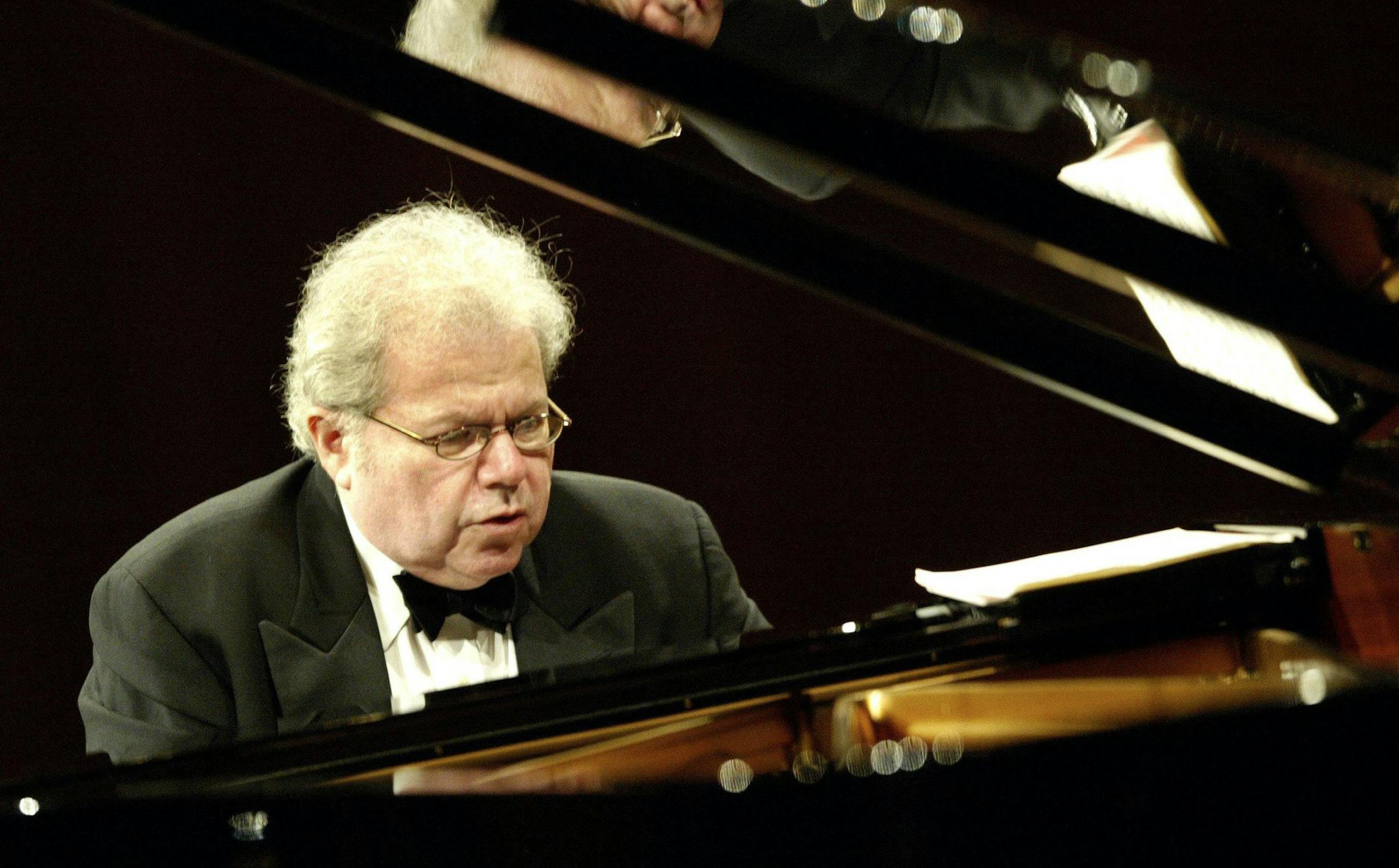 Polish born pianist Emanuel Ax, who now lives in New York, performs during a concert at the Lucerne Festival Piano in Lucerne, Switzerland, Wednesday, Nov 23, 2005. (AP Photo/Keystone/Urs Flueeler) ORG XMIT: LUZ351