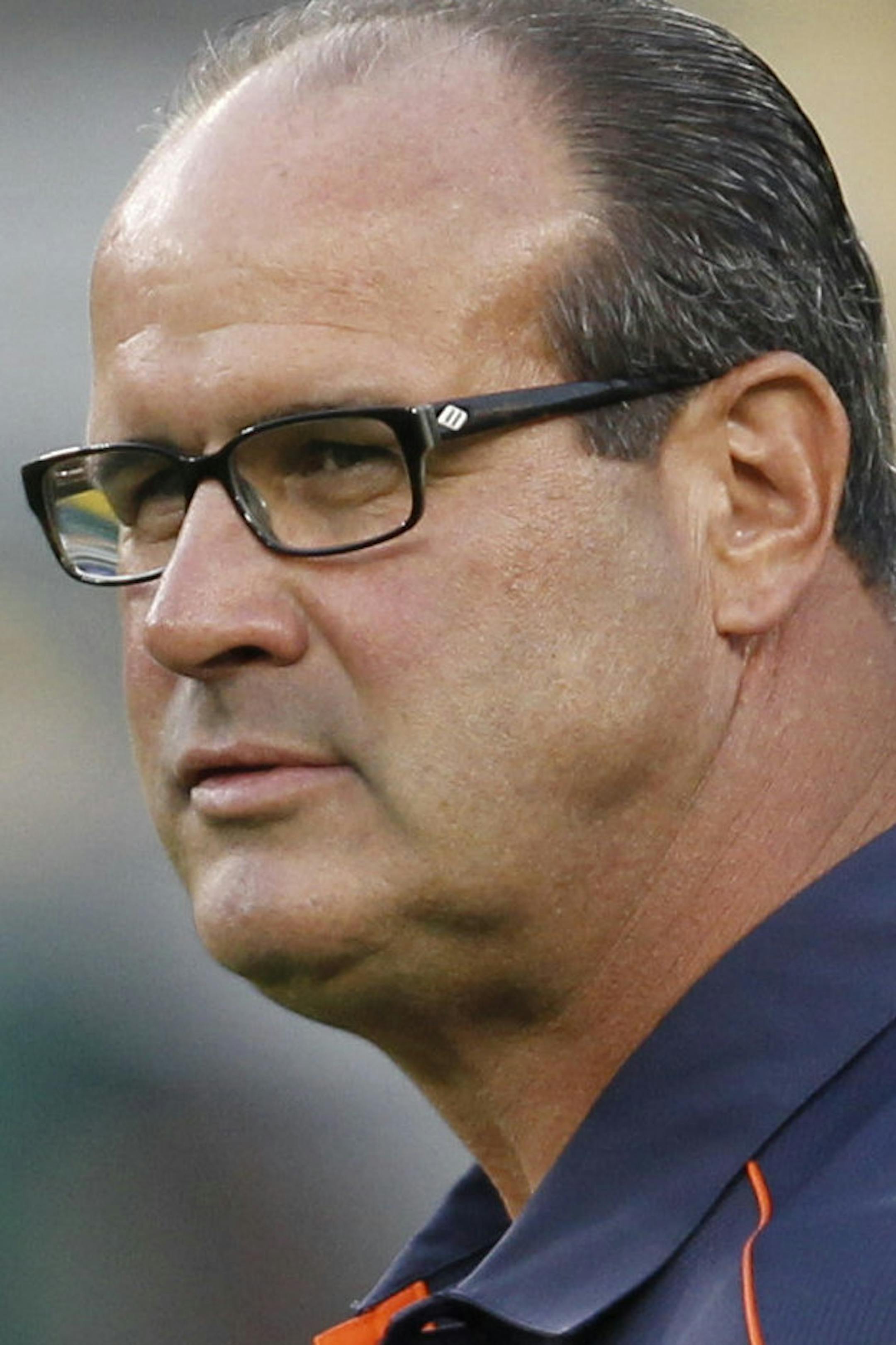 FILE - In this Sept. 13, 2012 file photo, Chicago Bears offensive coordinator Mike Tice walks on the field before an NFL football game against the Green Bay Packers, in Green Bay, Wis. The Atlanta Falcons say Tice will become their new offensive line coach. The team announced the move Wednesday, Jan. 8, 2014.(AP Photo/Mike Roemer)