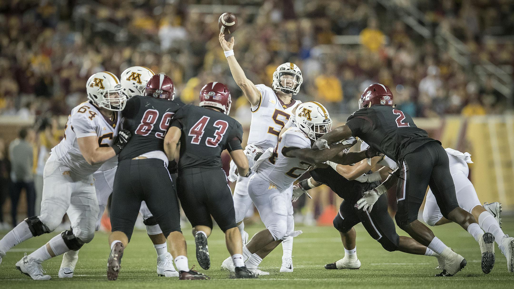 Minnesota's quarterback Zack Annexstad looked to the end zone for a pass in the fourth quarter Minnesota took on New Mexico State at TCF Bank Stadium, Thursday, August 30, 2018 in Minneapolis, MN. ] ELIZABETH FLORES &#xef; liz.flores@startribune.com