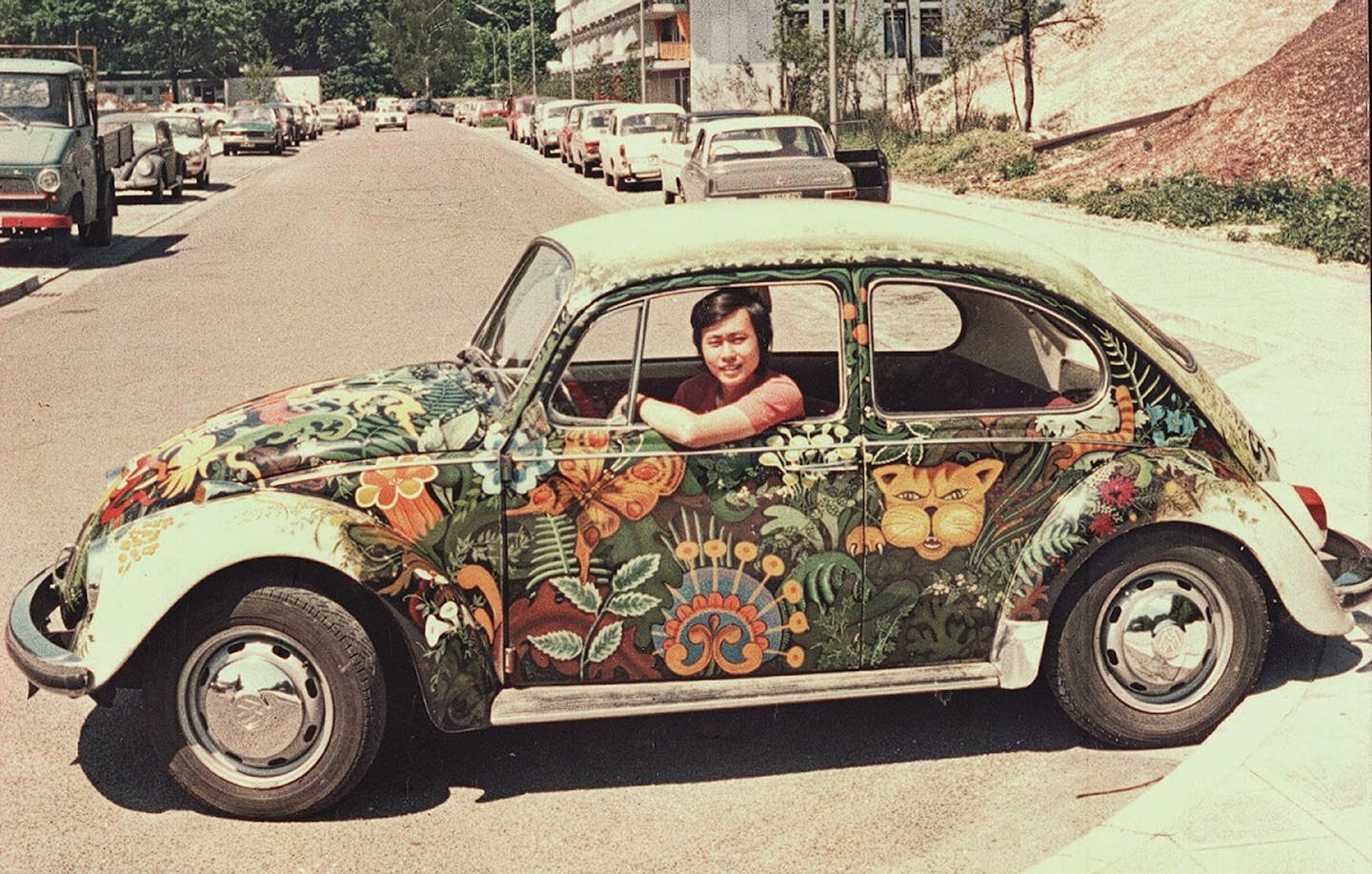 Late-1960s flower Beetle. (Volkswagen) ORG XMIT: 1311863