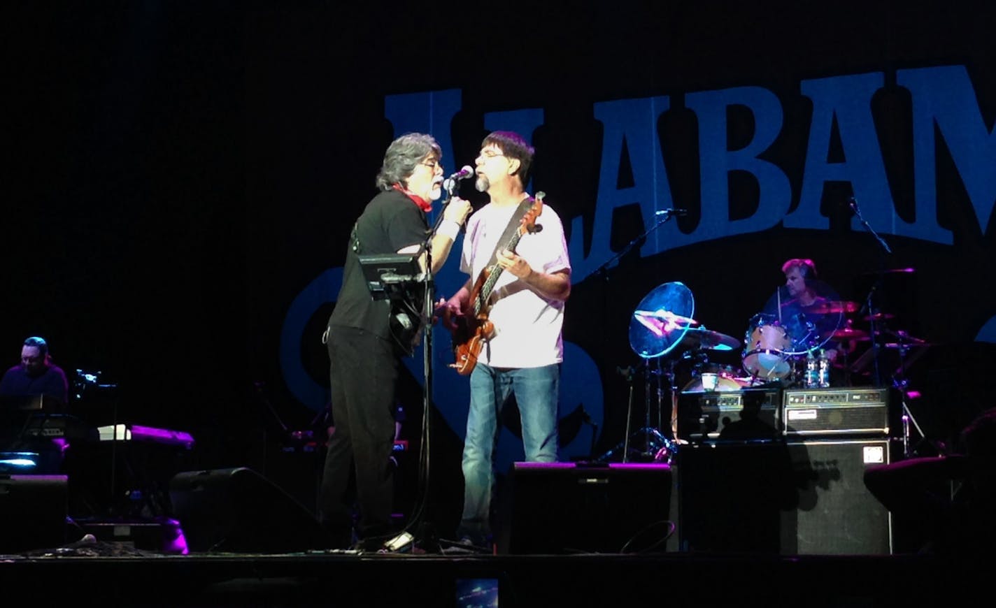 Alabama&#x2019;s Randy Owen, left, and Teddy Gentry traded harmonies at the State Fair grandstand.