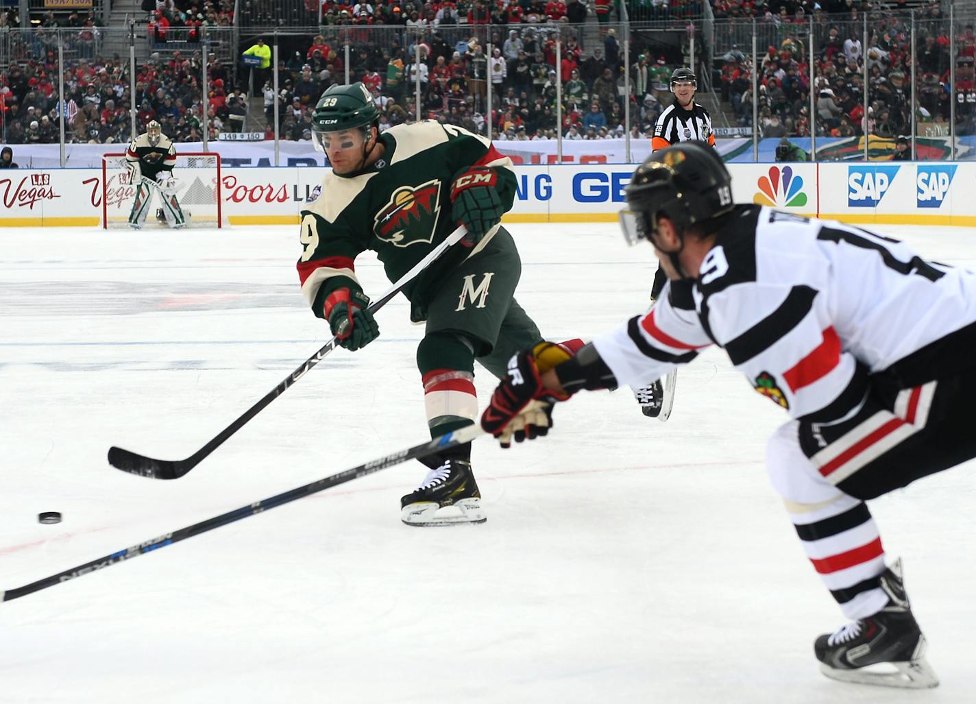 Wild right wing Jason Pominville (29) scored a goal on the Chicago Blackhawks on Feb. 21 at TCF Bank Stadium.