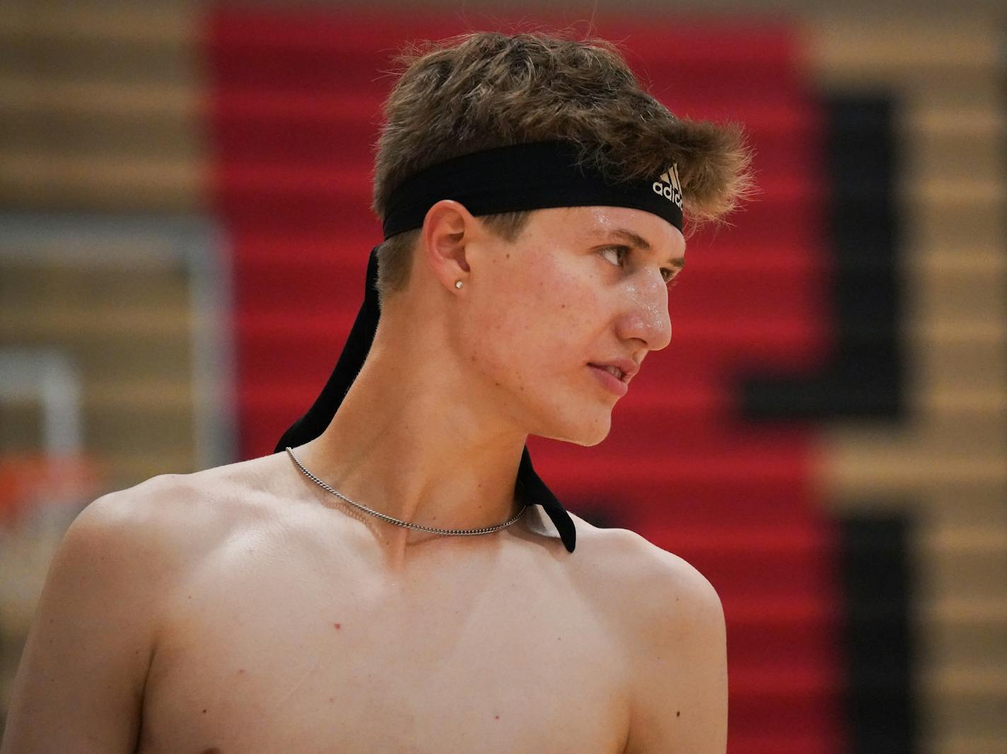 Gopher recruit Treyton Thompson (headband) during a D1 Minnesota practice. ] Shari L. Gross • shari.gross@startribune.com AAU basketball is back, after looking like that might not happen. What this means for some top local recruits on teams such as D1 Minnesota.