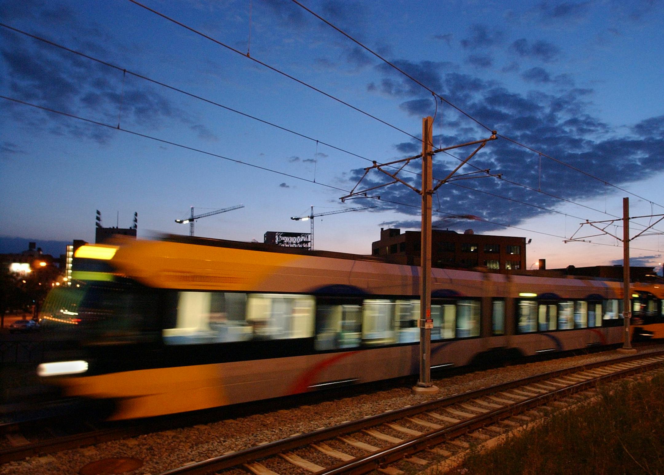Joey McLeister/Star Tribune Minneapolis,Mn.,Fri.,Aug. 20, 2004--An early morning Hiawatha Light Rail heads toward the Downtown East/Metrodome Station.
GENERAL INFORMATION: Early morning riders on the Hiawatha Light Rail.
