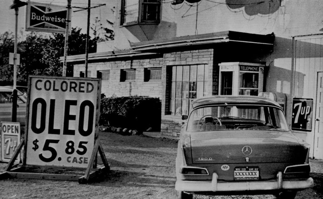 An advertisement for oleo at an Illinois business in 1966.