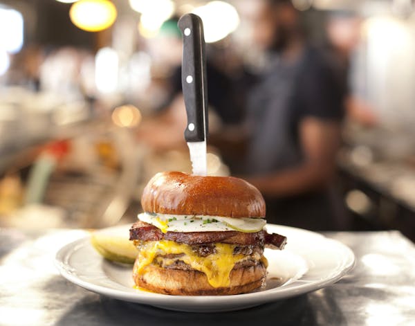 Customers are drawn to the double cheeseburger at Au Cheval in Chicago. MUST CREDIT: Photo by Kevin J. Miyazaki/PLATE ORG XMIT: 130.0.2253670604