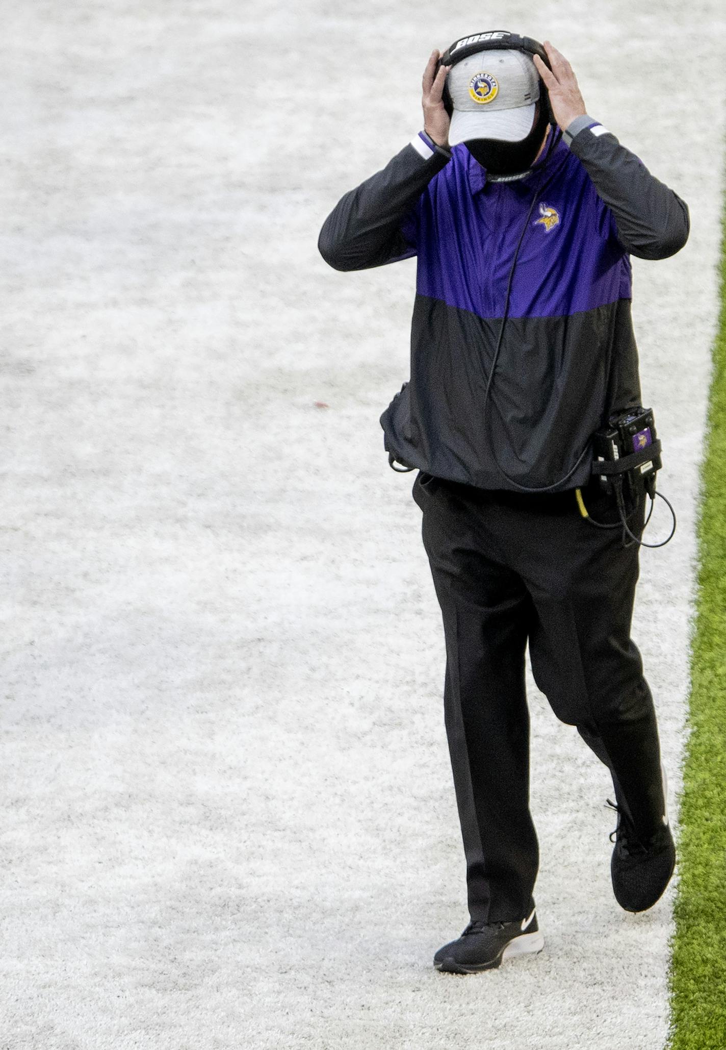 Mike Zimmer benefited from some questionable play-calling by Carolina late in the fourth quarter.