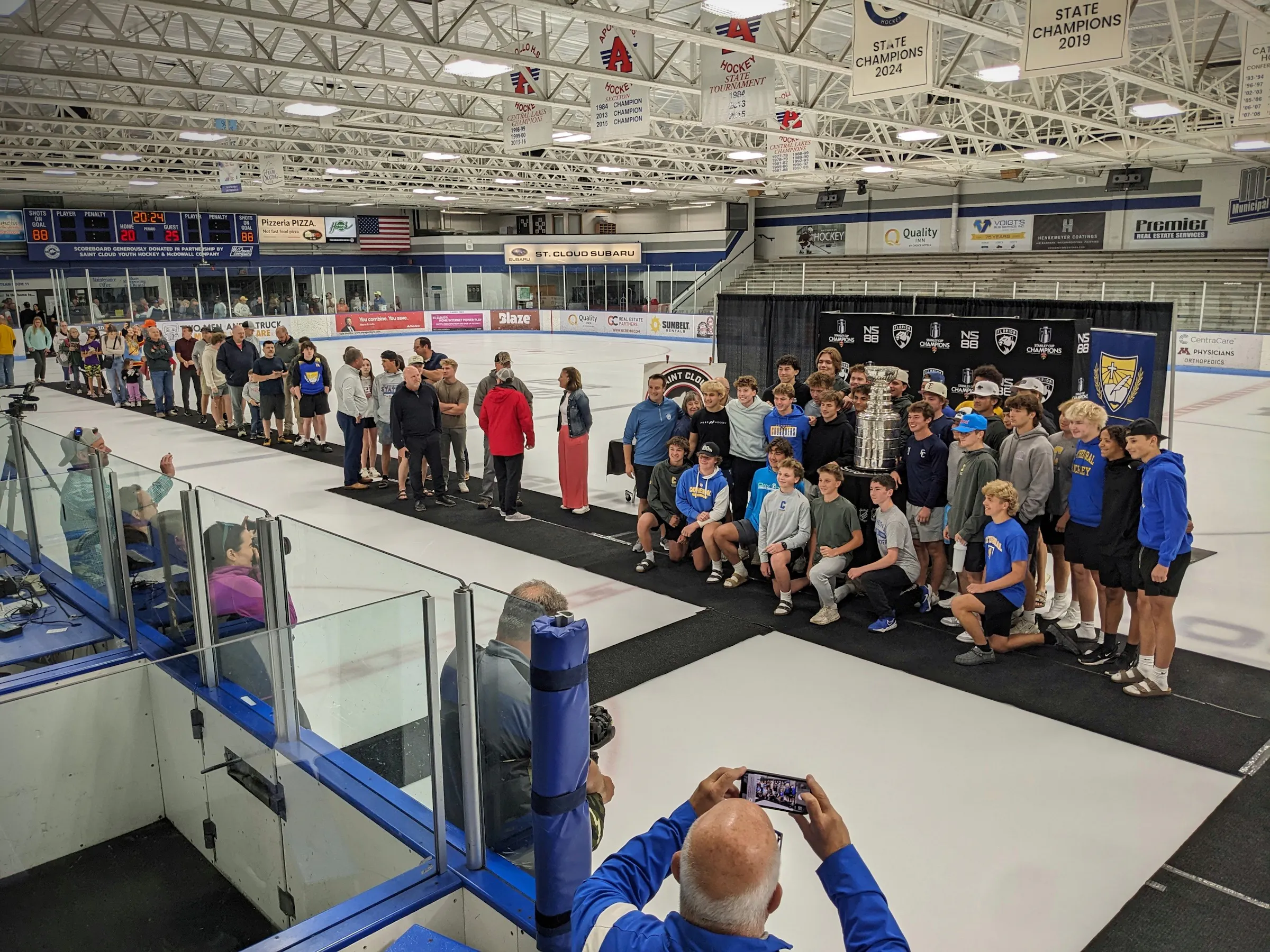St. Cloud freut sich über den Stanley-Cup-Besuch und seinen ...