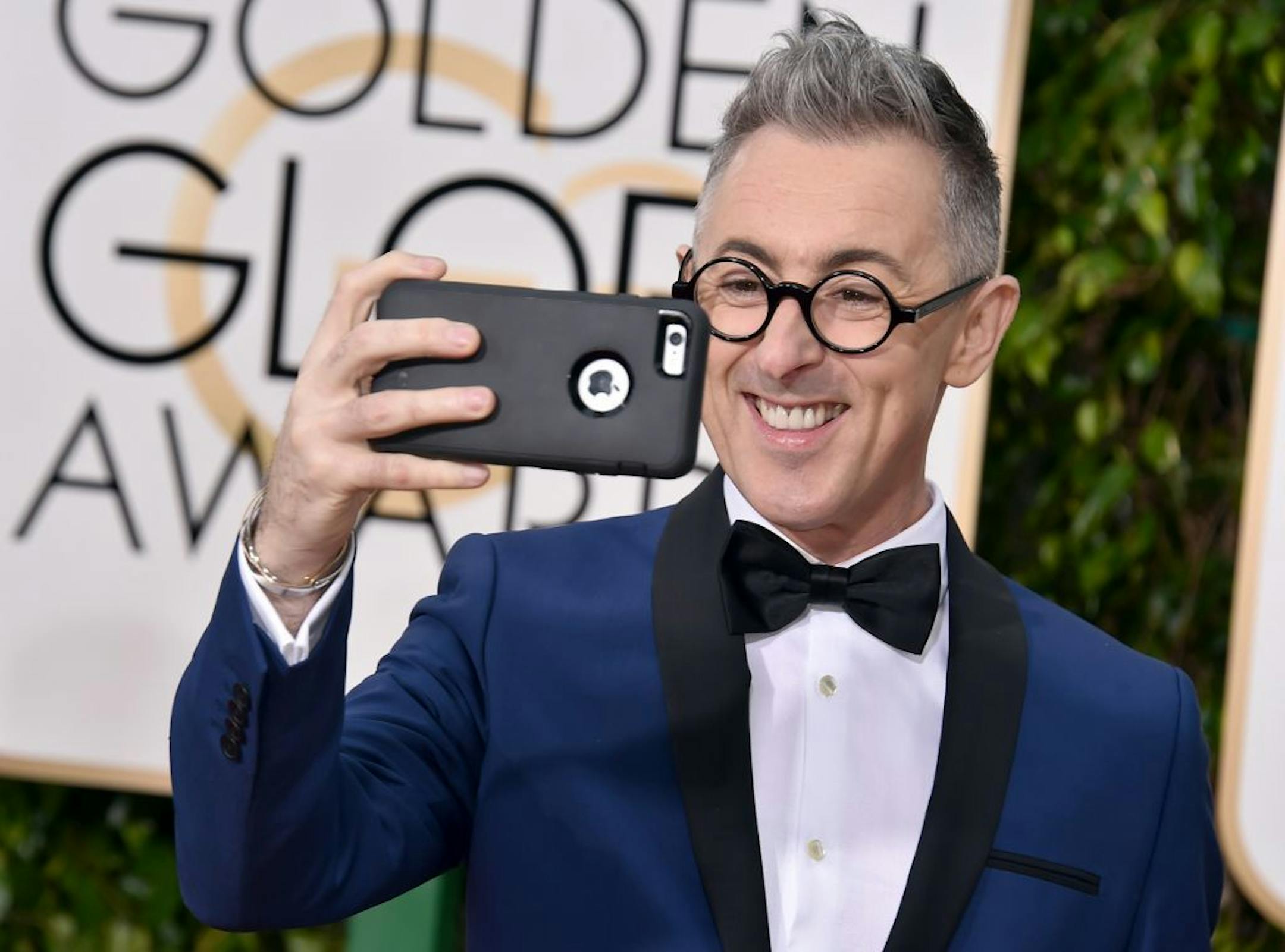 Alan Cumming arrives at the 73rd annual Golden Globe Awards on Sunday, Jan. 10, 2016, at the Beverly Hilton Hotel in Beverly Hills, Calif.
